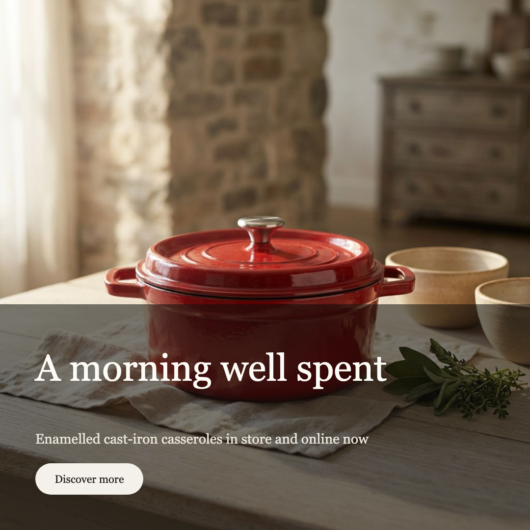 Campaign creative for the Casserole 24 cm – Red: farmhouse kitchen scene, approved